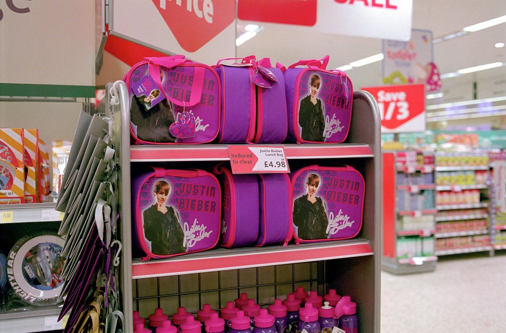 barber-bieber-merchandise-supermarket01.jpg