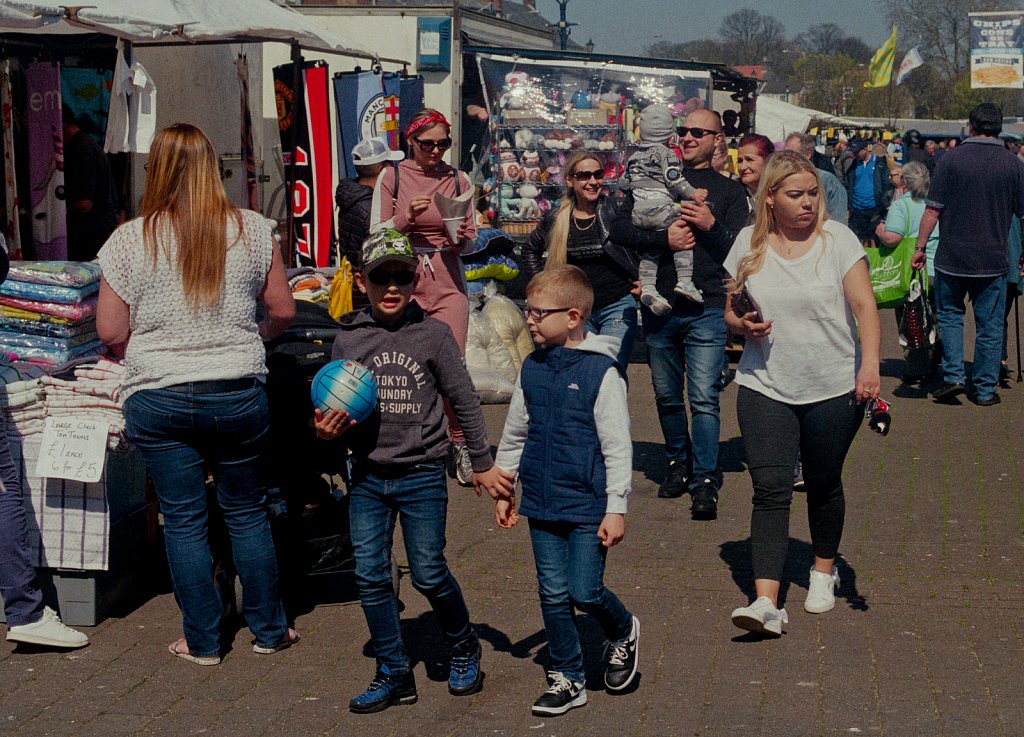 barber-great-yarmouth-shoppers-06.jpg